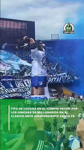 Recibimiento de la barra brava Comandos Azules - Millonarios en el clásico vs Independiente Santa Fe
