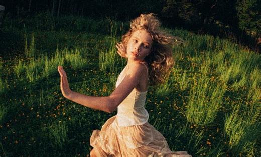 From tattered notebooks to celestial sounds, Ava von Davi makes a stunning debut