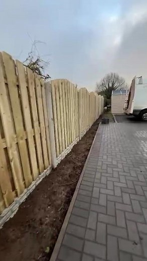 25 bay Arch top double sided palisade fence installation