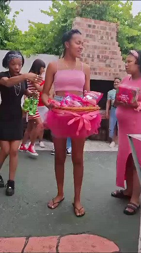 bridal shower doing's .👰😅#fyppppppppppppppppppppppp #funny #fam #pink #red #green