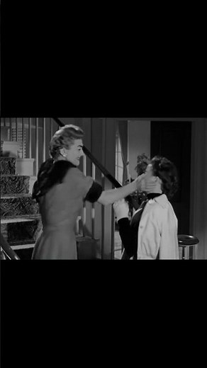 JOAN CRAWFORD and LUCY MARLOW in Queen Bee (1955) 🐝