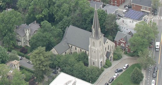 Southern Baptists ban female pastors