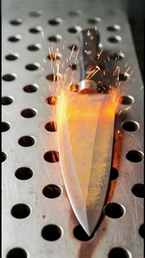 Rusted chicken processing knife #lasercleaning #rustremoval #ButcherKnifeRestoration