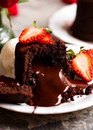 Molten Chocolate Cakes –  with real chocolate centres!
