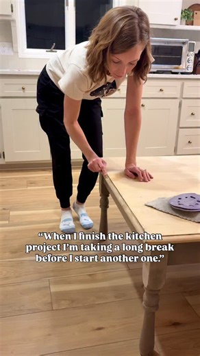 Anyone else have a hard time actually relaxing? 😅 Didn’t take me long to start another project after the kitchen. I can’t help myself 🤭 But somehow creating a mess and adding stress by starting a project is therapy for me. Being creative through diy makes me so happy! This coffee table is the perfect mini project before our next big one, hopefully a new dining table. This table was in our sunroom, but we’re eventually going to do something different in there so we’re going to use this table in