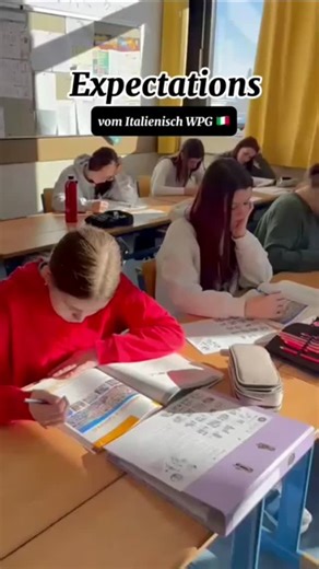 Im Italienisch WPG lernst du nicht nur Vokabeln und Grammatik – bei uns wird gespielt, gekocht und viel erlebt!🍕🍝 Im Unterricht werden typische italienische Gerichte gemeinsam zubereitet, Spiele gespielt und zusätzlich fahren wir auf Sprachreise, um die Sprache dort zu hören, wo sie wirklich gesprochen wird. 🇮🇹 Wenn du Lust auf Unterricht mit Spaß, Abwechslung und besonderen Erlebnissen hast, dann komm ins Italienisch WPG!😊 @urfahr_umgebung @bad_leonfelden #italien #italianovibes #italienis