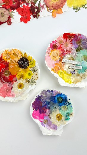 Samantha Sarles | Comment FLOWERS and I’ll send you a DM with the full tutorial and exact supplies I used. Perfect end of summer craft!! . . .... | Instagram