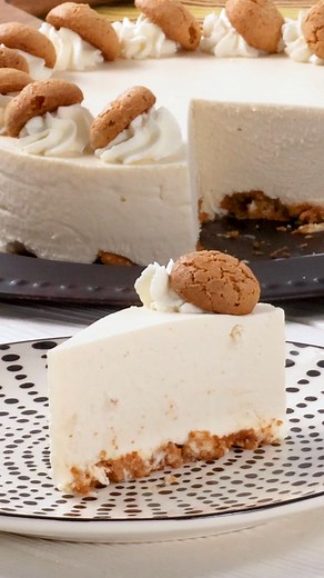 The EASIEST cheesecake you can make without sacrificing flavor. Chef Eddy makes this No Bake Almond Amaretto Cheesecake the way it should be made – using real Amaretto liqueur. Quick, easy, and with incredible flavor, this tasty cheesecake will be the hit of any party. Recipe: https://www.imperialsugar.com/recipes/no-bake-almond-amaretto-cheesecake #nobakecheesecake #amaretto | Imperial Sugar