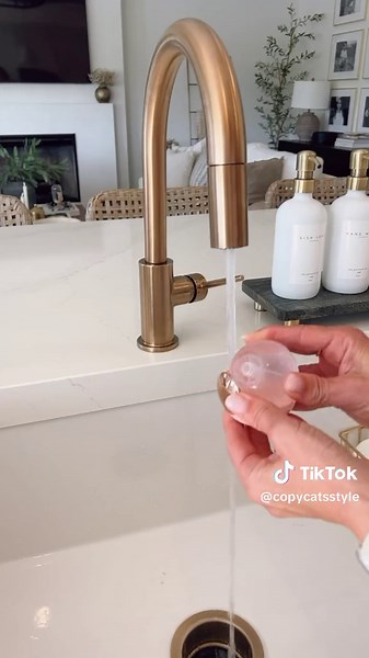 Washable Reusable Lint Roller - The Perfect Gadget for Daily Use