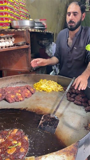 Potting on his hand chaplee kaba 😱 | fresh oil | peshawer kissa khuwani bazar #youtubeshorts