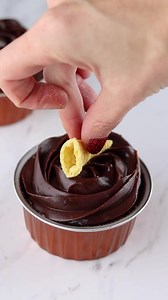 Create these simple THANKSGIVING MINI CAKES with our pans, sprinkles & royal icing characters! 🦃🍂 ✨ FREE SHIPPING! ✨ HUNDREDS of sprinkle mix options! ✨ Custom options available! | Sprinkle Pop