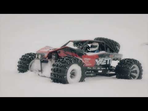 Winter RC hobby entertainment Race on Axial Yeti XL Monster/Buggy #snowy #truck