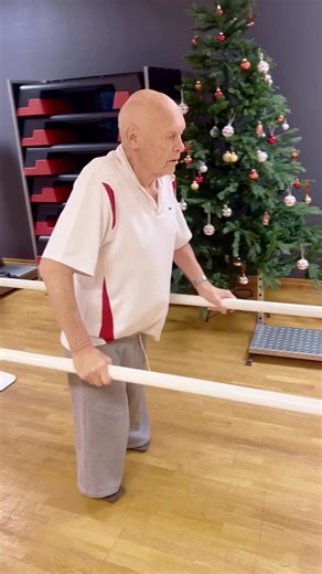 Vil dele dette klippet fra i fjor på nytt 💛 To utrolig inspirerende menn, Geir og John, som begge går med to korte proteser. Dette viser virkelig at alt er mulig – med riktig trening og en god dose stå-på-vilje! unicare.no/bakke | Unicare Bakke