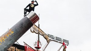 Sea of Thieves human cannonball breaks world record