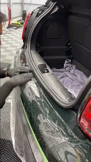 リアバンパーの傷防止はプロテクションフィルムで解決。日常の荷物の積み下ろしをストレスフリーにする保護施工 #プロテクションフィルム #宮崎市 #バンパーガード