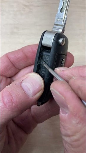 Audi Flip key battery -VERY EASY DIY #automobile #remotebattery #mechanic #remotecontrol #audi