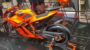 赛道技术的精髓！2025款 KTM 990 RC R Track 展车细节大赏