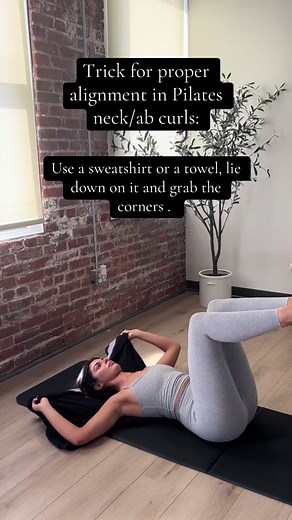 Try this trick..It shows how the alignment of your neck and ribs are so important in your pilates practice & in every day life to prevent strain 🖤🤍 #Pilates #PilatesInstructor #MatPilates #JosephPilates #Boston #ReformerPilates #studio78