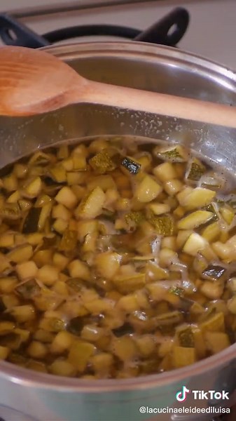 Marmellata di zucchine, adatta per accompagnare formaggi e non solo #marmellata #jam #zucchine #tutorial #impararecontiktok #imparacontiktok #ricette #food #italianfood #perte #neiperte #trending
