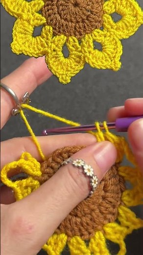 Very easy to make crochet sunflower 🌻