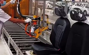 原来车的座椅是这样安装进去的！