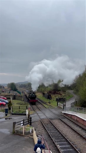 🐣🐰 Both Steam & Diesel locomotives are in operation this Easter Monday. ☀️ It may be a little bit damp this morning, but sun is forecast for this afternoon! Regardless of the weather our carriages will be all warm and dry, ready for your arrival. 🚂 Hunslet No.1873 ‘Jessie’ will alternate with heritage diesel D5627/31203 to haul today’s services, working Timetable B (see comments). 🛤️ The rake of carriages will include the GWR Hawksworth Saloon which can be travelled on for an additional £3 s