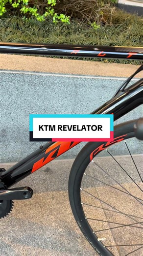 ✨ KTM REVELATOR ALTO ✨ No es solo una bicicleta de ruta. Es una declaración. Carbono aerodinámico. Geometría de competición. Precisión europea desde 1964. Diseñada para quienes no solo buscan velocidad, sino la sensación de volar con clase. 🔥 Precio especial 💰 Q19,999 (antes Q24,999) 💳 Hasta 48 cuotas sin recargo 🚚 Envíos a toda Guatemala 📍 Disponible en tiendas premium 📲 Escríbenos y pedaleá distinto.