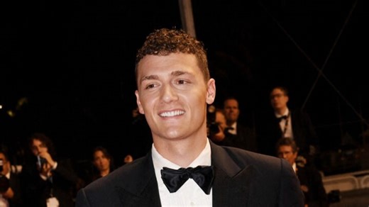 Kev Adams demande à Benjamin Pavard ce qu'il a ressenti en marquant durant la Coupe du monde 2018 dans C à Vous