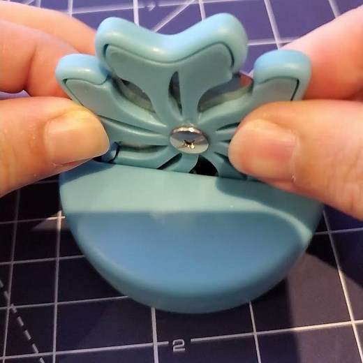 My First Quilt - Using the Blade Saver Thread Cutter on chain pieced blocks