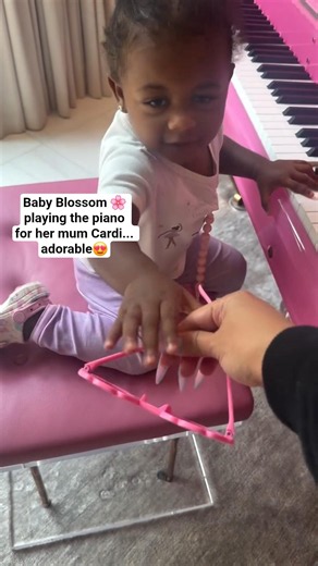 Baby Blossom 🌸 playing the piano for her mum Cardi... adorable😍