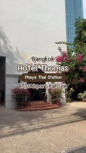 🛎️ Hotel Thomas Bangkok 🌿 一家位于曼谷市中心、氛围舒适的酒店， 房间干净舒服，床很软，设施齐全，住得很安心 价格实惠，交通非常便利， 有机会可以去看看喔 🧳 ～ โรงแรมบรรยากาศดีใจกลางกรุงเทพ ห้องสะอาด เตียงนุ่ม สิ่งอำนวยความสะดวกครบ พักผ่อนได้แบบสบายใจ ~ ราคาไม่แพง เดินทางสะดวกสุดๆ 🚆Bts/Airport Rail Link: Phaya Thai 走路 3 分钟就到 Bts/机场快线 Phaya Thai 站 เดิน 3 นาทีถึง Bts และ แอร์พอร์ตลิงก์ พญาไท 📍 @hotelthomasbangkok 🕰️ Check in 14:00 / Check out 12:00 #曼谷住宿 #曼谷酒店 #曼谷旅行 #thailand #bangkok #hotel #bangkokhotel #โรงแรม #โรงแรมกรุงเทพ #ที่พัก #ที่พักกรุงเทพ #stay
