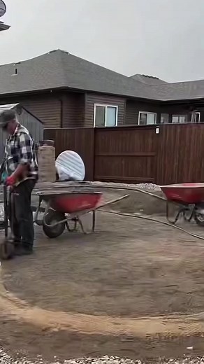 Pouring CONCRETE MOW CURB #CONCRETEMOWCURB #worstconcrete #curbgutter #milwaukeetools #viberscreed #_001 | Curious Horizon