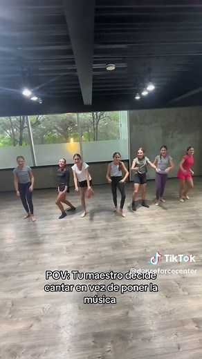 Pasa más veces de las que esperamos… 😂 Taggea al maestro/a de Danceforce que más lo hace #dance #danceclass #mexico #comedy