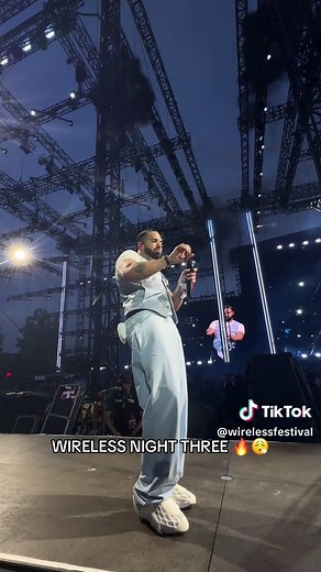 This is history. #20YEARSOFWIRELESS #wireless #drake #nokia #dance #sunday #champaignpapi