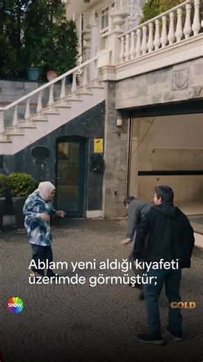 Kızılcık Şerbeti on Instagram: "Ne olmuş yani giydiysek. 🫣 #KızılcıkŞerbeti yeni bölümüyle cuma 20.00’de @showtv’de. @goldfilmyapim"