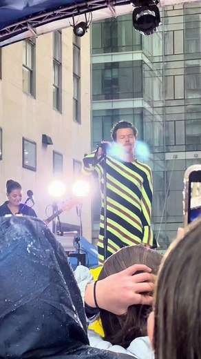 Harry Styles Performs New Song 'Late Night Talking' on the Today Show