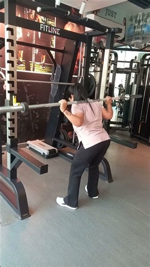 How to Do Barbell Squats for Beginners | Proper Form & Technique 🏋️#BarbellSquat #Squat #LegWorkout