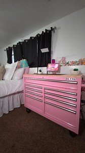 Small tour of my brand new Pink Kobalt tool box. just to answer some questions that I had, yes it fits A LOT. my blushes fit stand up on the top drawer but not the smaller drawers. all the drawers fit organizers perfectly. my large spray bottle do not fit standing up in the large drawers but normal size bottle do fit standing up. I got her for a super good price on Black Friday. Yes she is comfortable it sit at while doing your makeup because it's taller then a normal desk and you don't #pinkkob