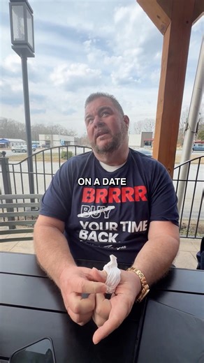 Who Do You Think Should Pay On The First Date?