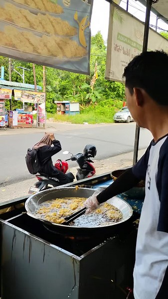 Faris Pisang Krispy legenda Malaka ruko pertama turunan patung perahu #foryou #umkmbangkit #makananbatam #jajananbatam #kulinerbatam #farispisangkrispy #umkmbangkit #foryou #tiktokcooking #fypシ゚viral #fypシ゚viral #batam #farispisangkrispybatam #oleholehbatam