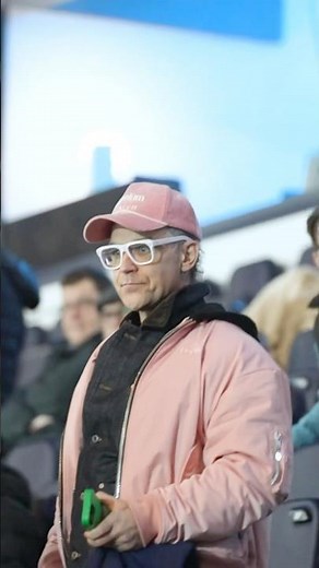 Robbie Williams in the 🏠.