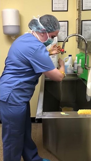 Surgical Techs Demonstrate Proper Hand Washing | AIMS Education