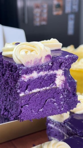 Ubeng ube yan, from chiffon, icing and custard in the middle, pero hindi sya ganun ka tamis 😍 Kaya I’ve always been a fan of Remilly's Yema Cake ever since I tried it dati. Solid as always! #foodieph #foodstagram #wheretoeatph #foodtripph | Jowjow Eat-choy