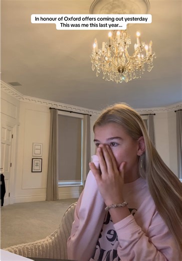2025 Florie laughing in disbelief because she never thought she’d get in - let me give this girl a hug🥹🥹🥹 #oxford #university #oxforduniversity #college #offer