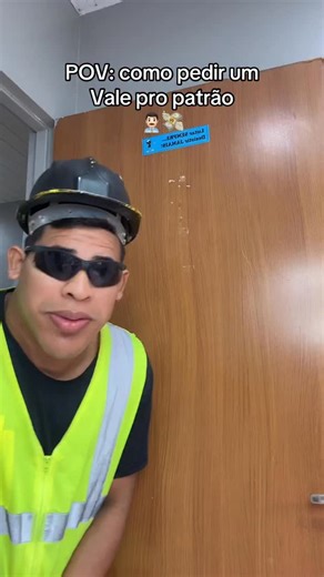 Emanoel Alves on Instagram: "ME DÁ DINHEIRO?👨🏻‍💼💸 CRÉDITOS: @daniielbn . . . . #reels #meme #comedia #humor #clt"