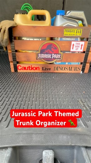 DIY Jurassic Park Trunk Organizer #diy #diycrafts #jurassicpark #trunkorganizer #organizer #w163