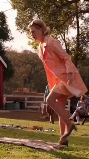 The Pov Br on Instagram: "Mad Men: Inventando Verdades. ​O vídeo mostra cenas da 6ª temporada, episódio 12, intitulado "The Quality of Mercy". Na cena, a personagem Betty Draper (interpretada por January Jones) fica frustrada com seu filho Bobby durante um piquenique escolar, o que a leva a questionar sua própria capacidade como mãe em uma conversa emocional com seu marido, Henry Francis."