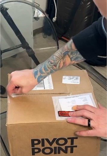 Unboxing Pivot Point Textured Hair Mannequin Head