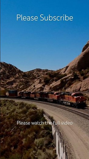 BIG TRAINS MEET! 2160p 4K! 16 Total Locomotives! 6+10 Set Up! Awesome Sullivan's Curve Cajon Pass!