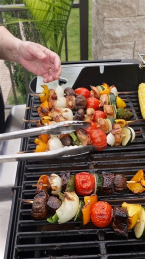 Sunny days and Sizzling Shish Kebabs on Nonna Pia’s new Weber Grills Spirit #webergrills #nonnapia #shishkebabs #barbecue #madewithlove | Nonna Pia